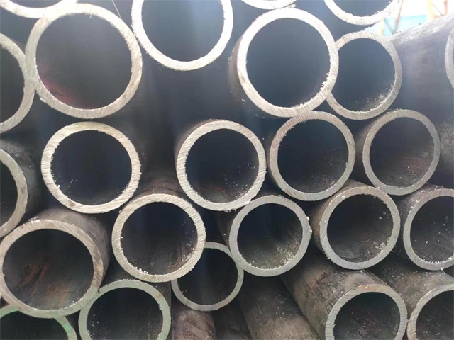黄石10#结构用无缝钢管